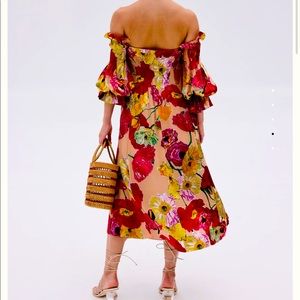 Beautiful dress, brand new. Bought one size too large. Tags still attached.